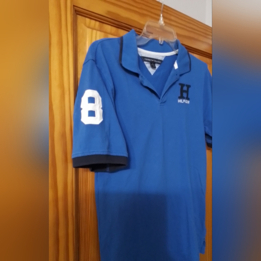 Tommy Hilfiger shirt. - Picture 2 of 4